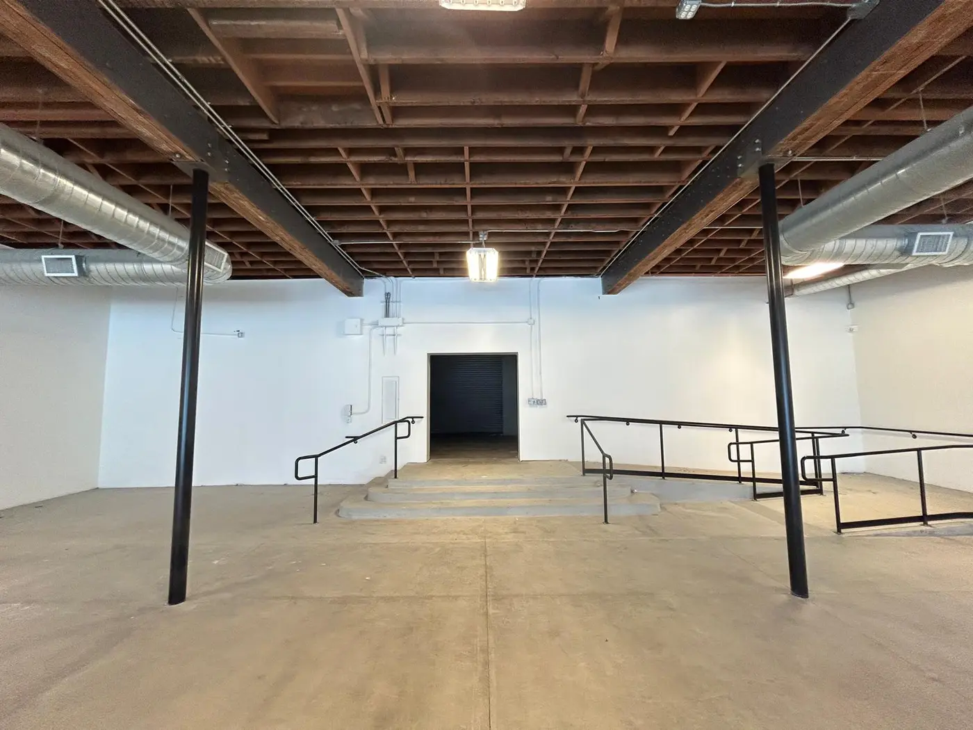 Elegant hall rental at Maayon Yisroel in Los Angeles set up for a wedding, bar mitzvah, sheva brachos, or private event.