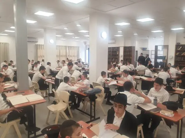 מהי תוכנית הלימודים הייחודית בישיבה, המשלבת בין עומק התורה לבין גישה חדשנית?