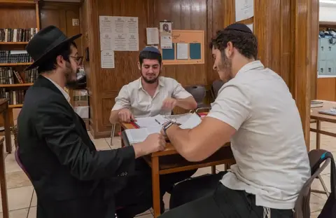 Yeshiva Ohr Elchonon Chabad West Coast Talm udical Seminary