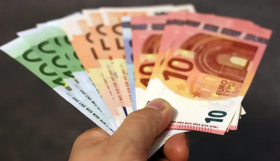 Geld hebben wij in bruikleen. G-d geeft het ons om te besteden, voor jezelf en voor anderen. Ontvangen en doorgeven. Lees meer >>