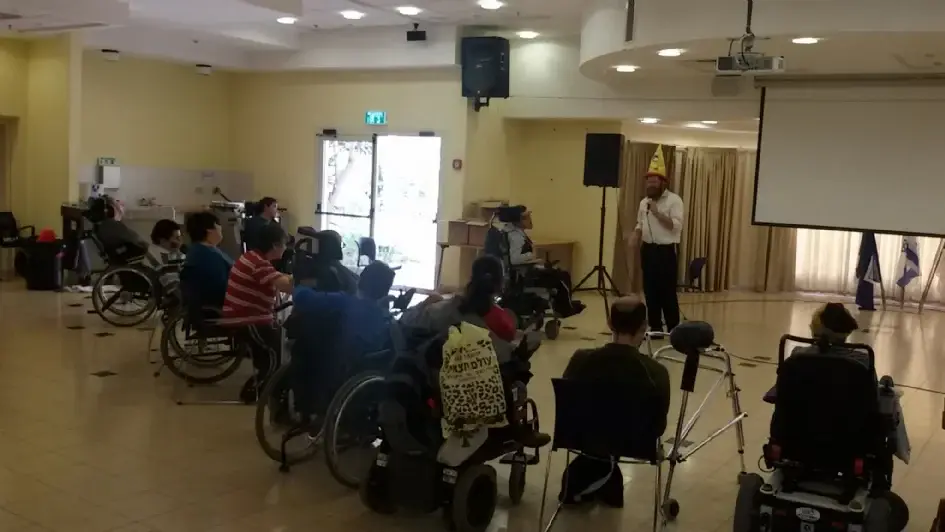 חסד עזרה ותמיכה חינוך משקיעים בעתיד שלנו קהילה עם הקהילה למען הקהילה