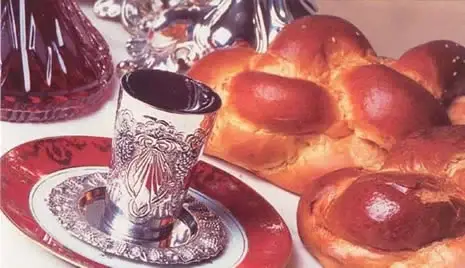 Shabbos at Chabad Get away from the hustle and bustle of your busy life... You’re invited to join us for Shabbos!