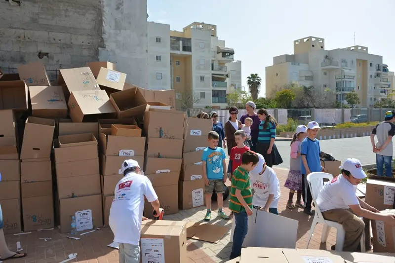 Passover Preparations over 1500 Food Packages Distributed