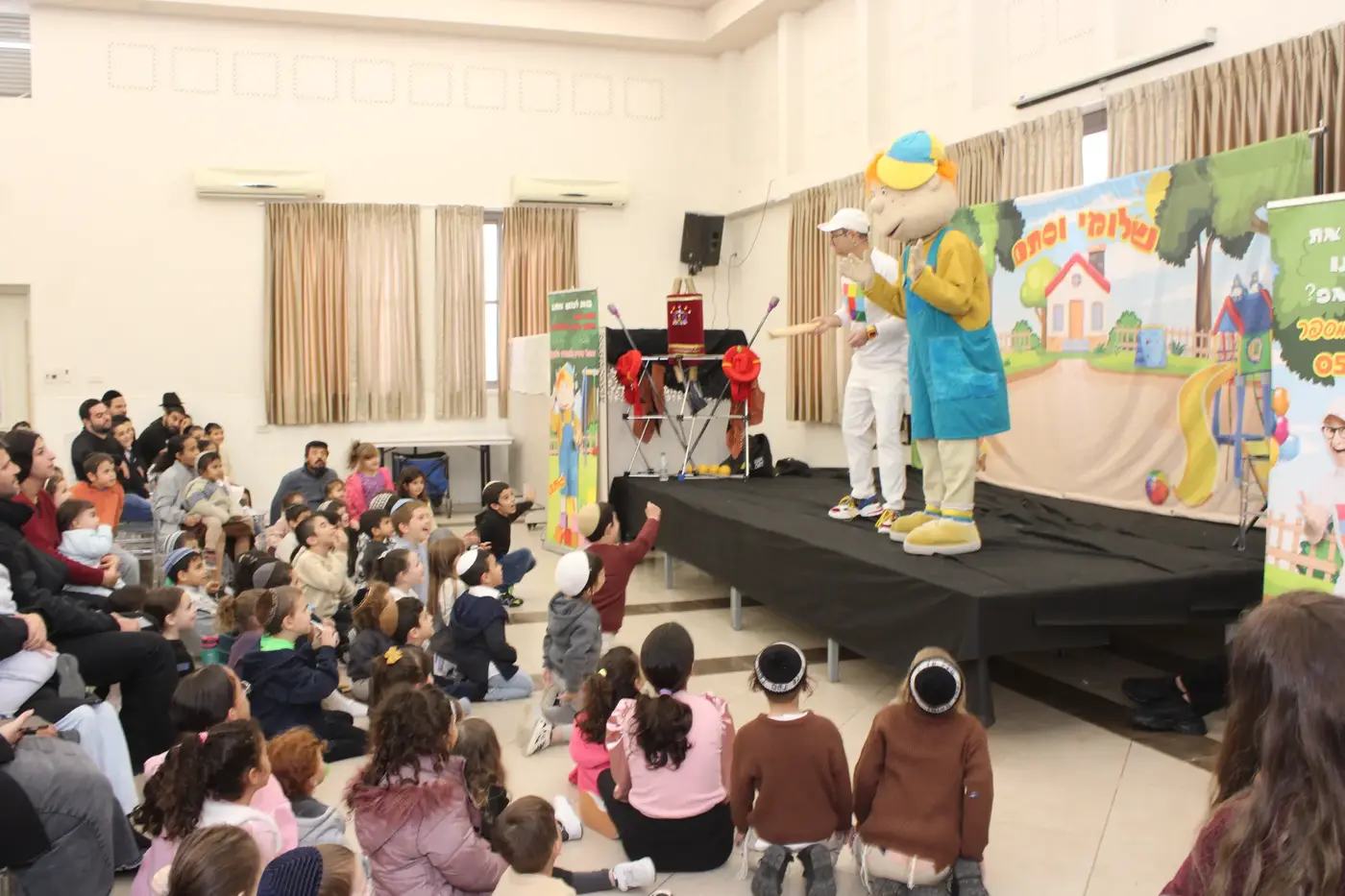 ניצחון מתוק בבאר שבע: מאות ילדים והורים חגגו במופע חנוכה מרגש אולם בית חב"ד המרכזי בבאר שבע התמלא עד אפס מקום קרא עוד » 30/12/2025
