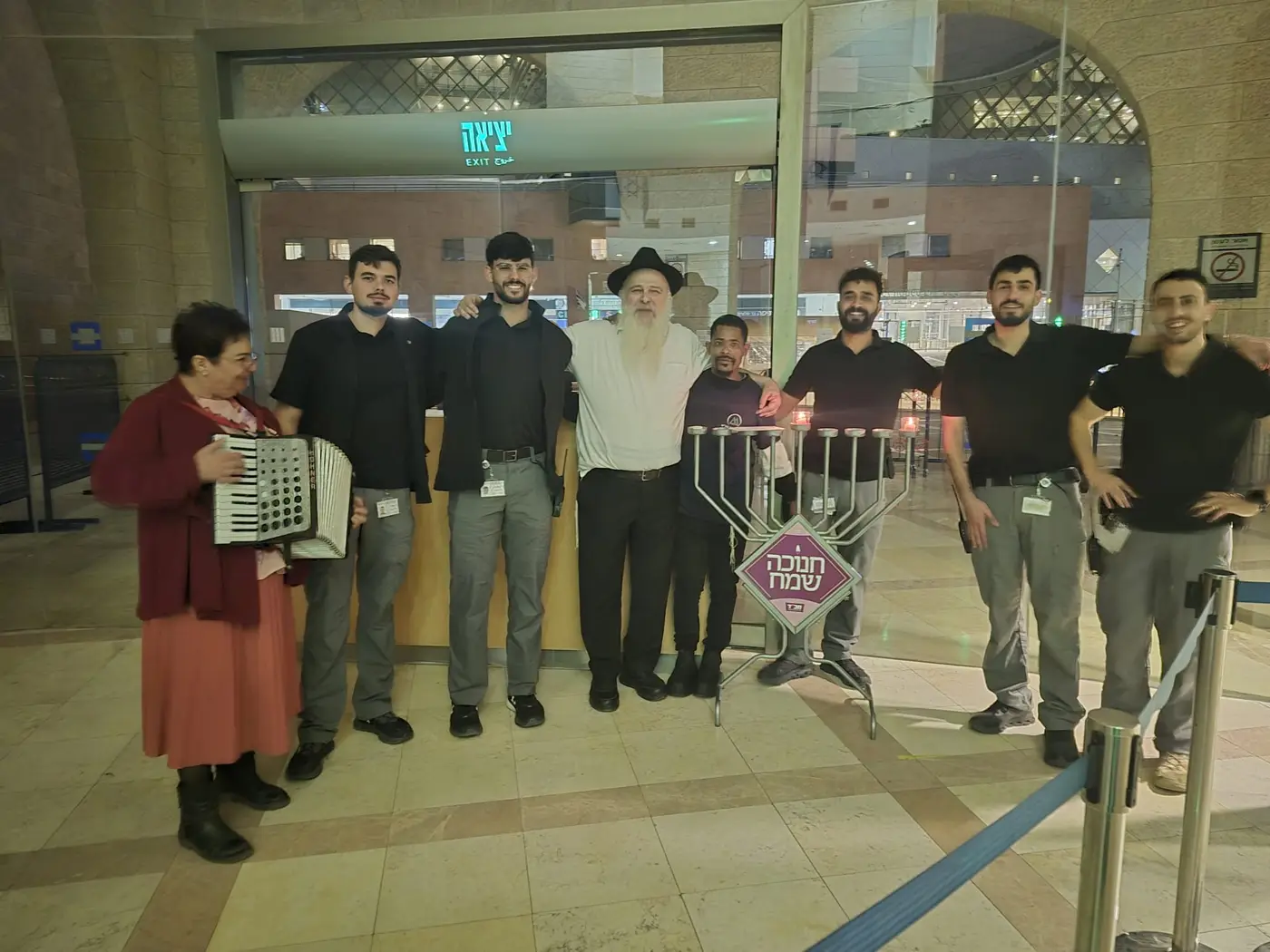 מאירים את באר שבע באור החנוכה בתי חב"ד ברחבי העיר באר שבע מארגנים הדלקות ציבוריות בכל קרא עוד » 15/12/2025