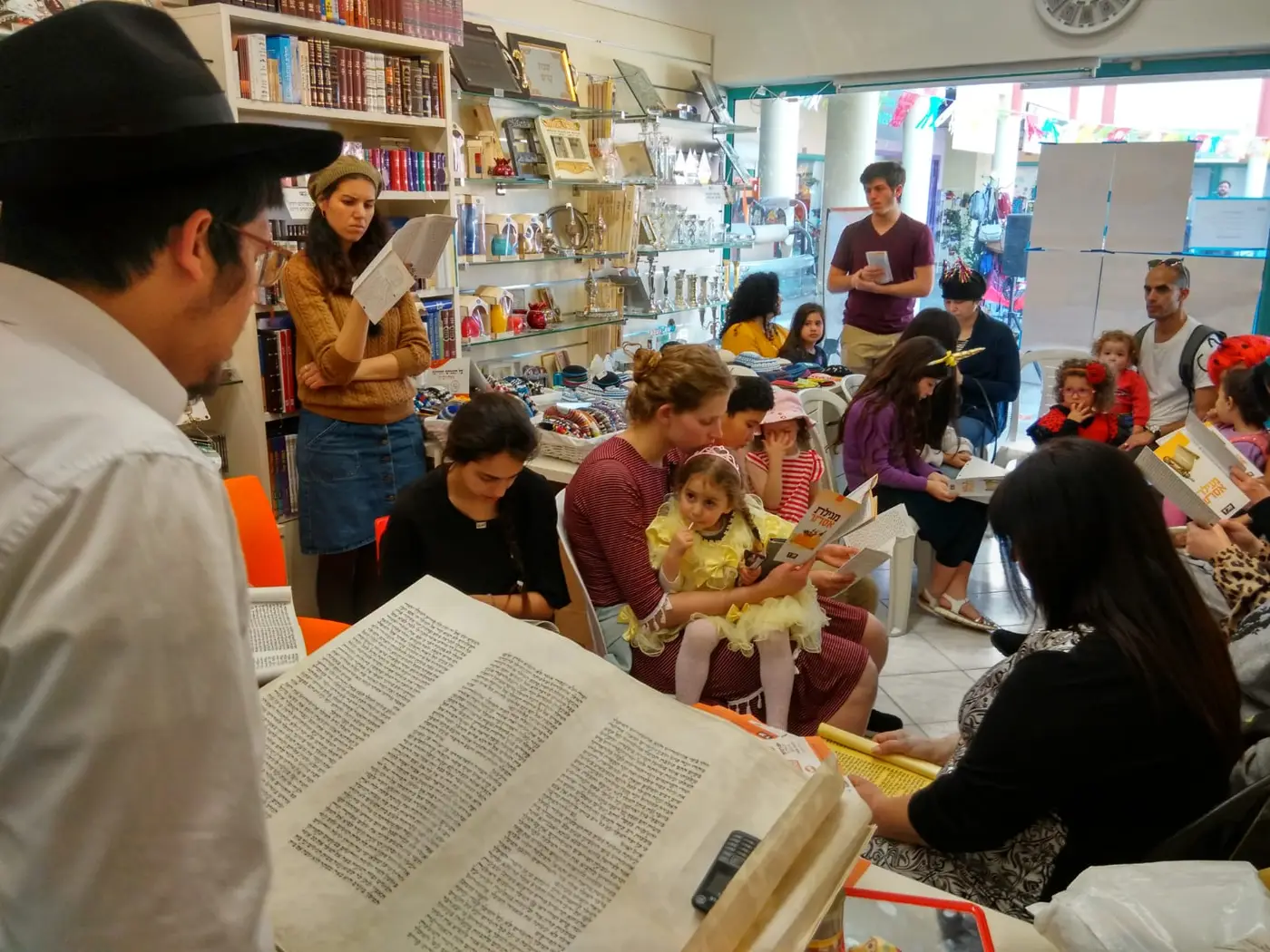 שנזכה בקרוב ממש לגאולה האמיתית והשלימה!