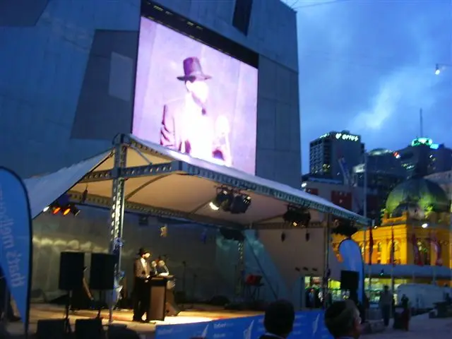 Both pictures are of Rabbi Chaim Herzog speaking at Federation Square