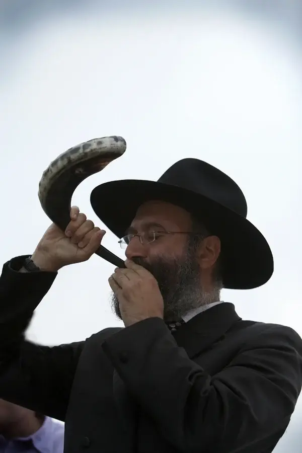 HiGH HOLIDAYS 2026 Rosh Hashanah & Yom Kippur Schedule
