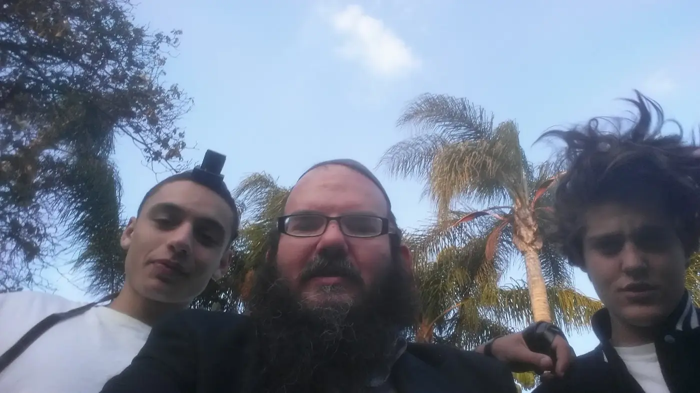 Tefillin on the Boulevard