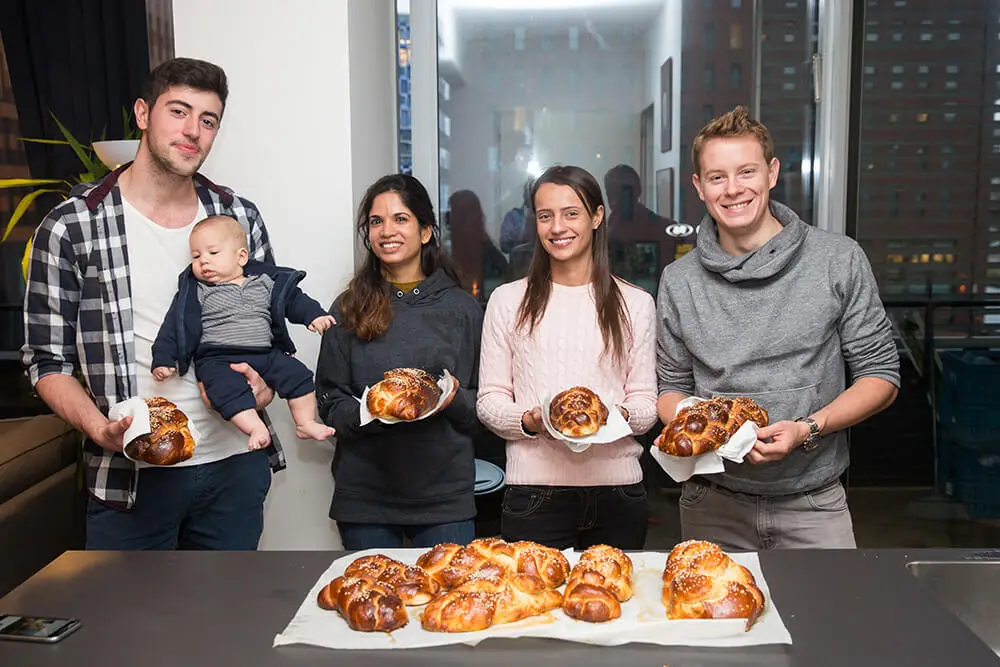 Grill the Rabbi Friday Night Live Shabbat Dinners - Find a delicious Shabbat dinner near you every Friday night during semester.
