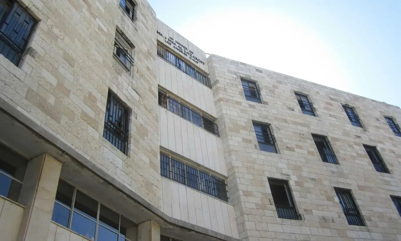 משכנו הנוכחי והמפואר של מבנה הישיבה הושלם בתשל"ד ברח' ירמיהו שבשכונת שיכון חב"ד.