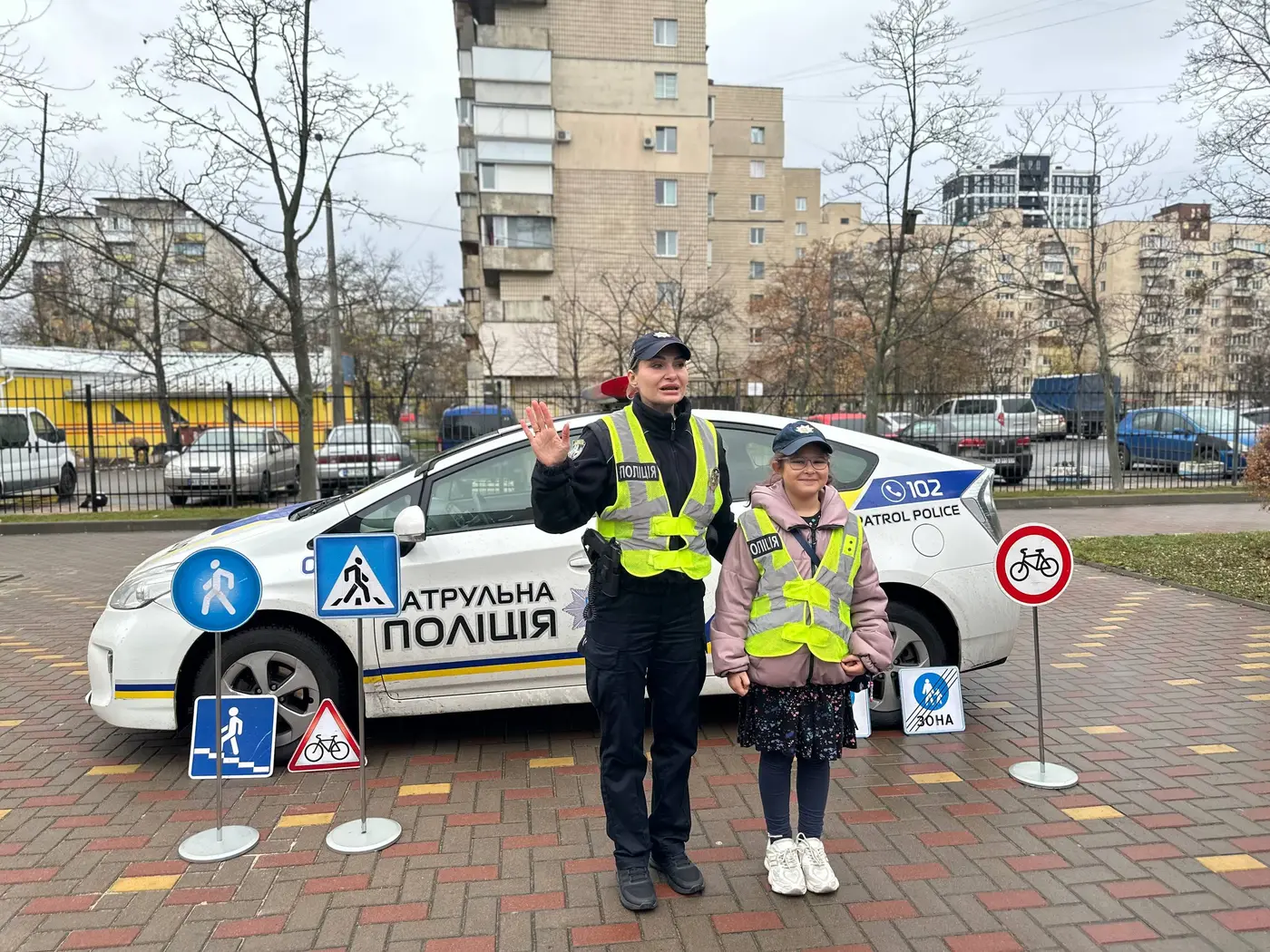 Урок безпеки дорожнього руху від поліцейських у Сімха