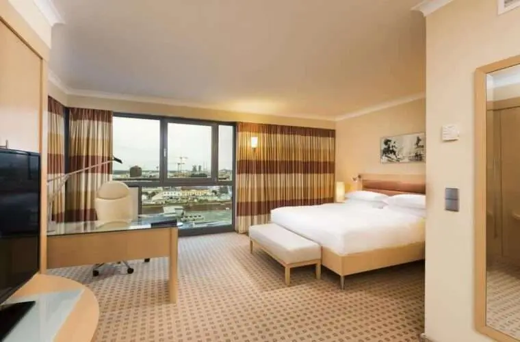 מלון Hilton Vienna Park מרחק מבית חב"ד: 17 דקות הליכה
