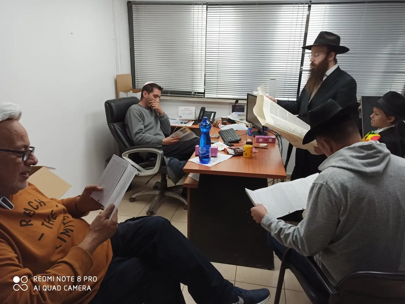 בימי הפורים פועל בית חב"ד לזכות את המוני בית ישראל בקיום מצוות החג.