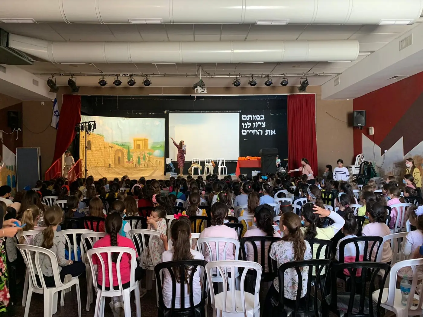 מדי שנה מתאספים בל"ג בעומר מאות ילדים לתהולכה ענקית לכבודו של רבי שמעון בר יוחאי