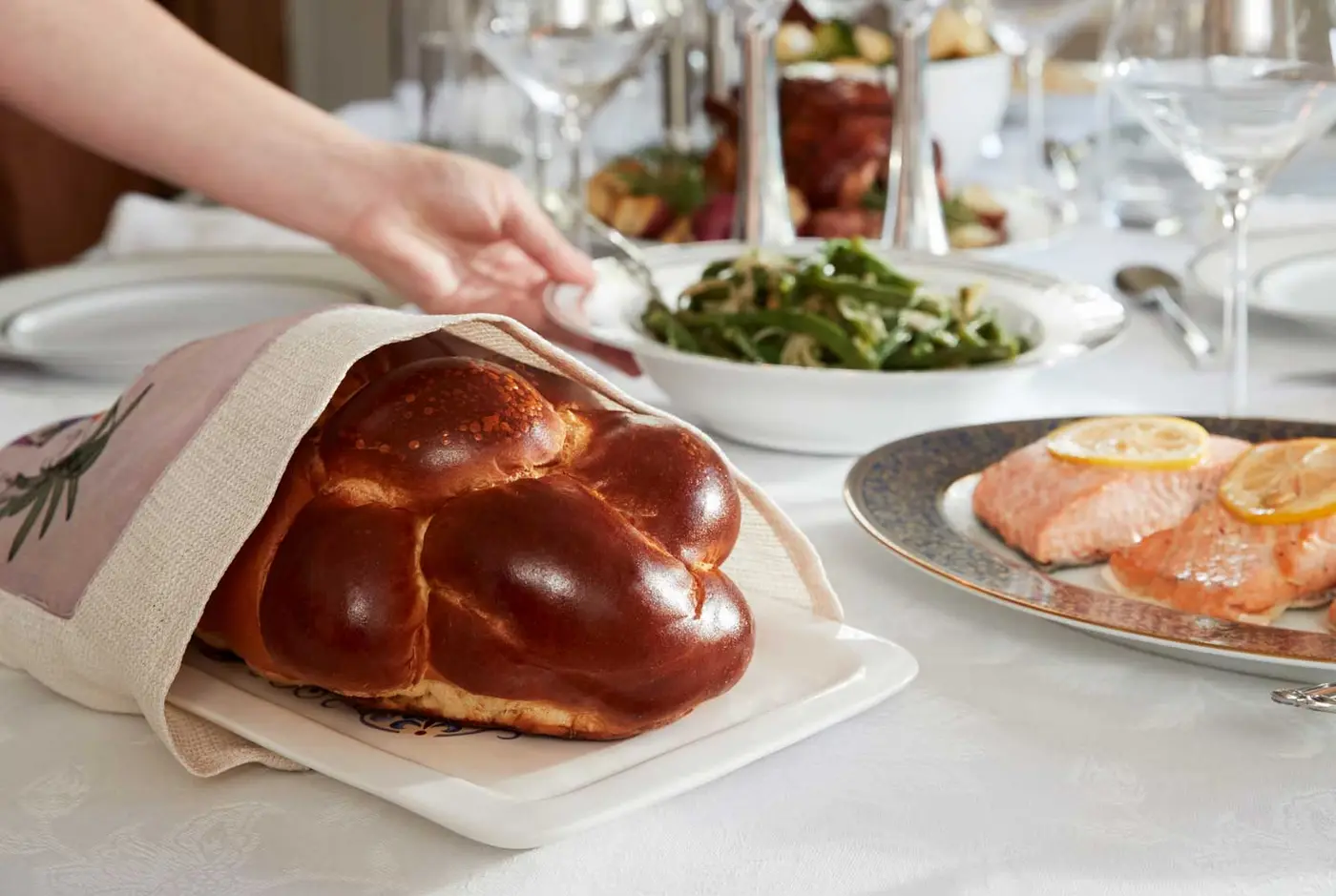 סעודות שבת וחג עושים בבית חב"ד טביליסי לפרטים והרשמה