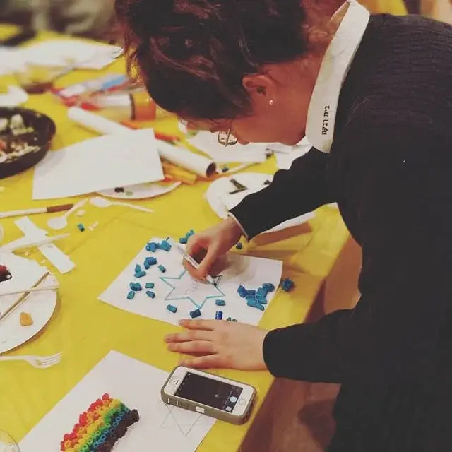 #AniYehudi- we love to express our #JewishPride and love. Creating a #MagenDavid out of Twizzlers. #GreatNight #GreatVibes
.
.
.
#AliyaGirl #Aliya #Twizzlers #T