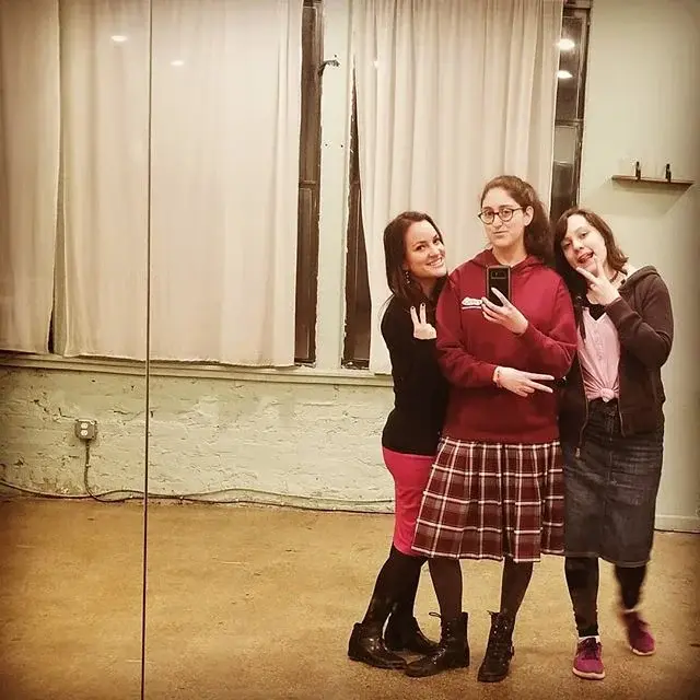 Mirror, mirror on the wall...who is the fairest of them all? Can't say that I have an answer to that - because #AliyaGirls are ALL 👌
.
.
.
#girls #Aliya #fun #p