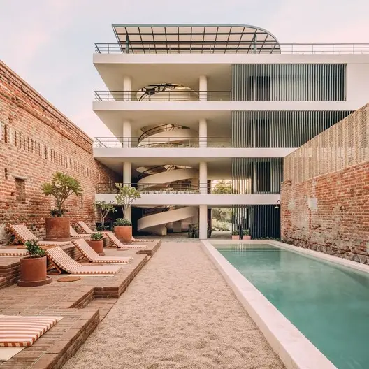 BAJA CLUB HOTEL 17 MINUTE WALK