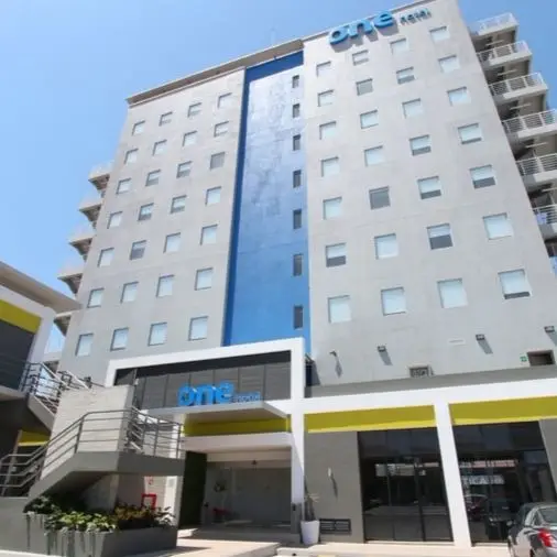 HOTEL ONE 15 MINUTE WALK