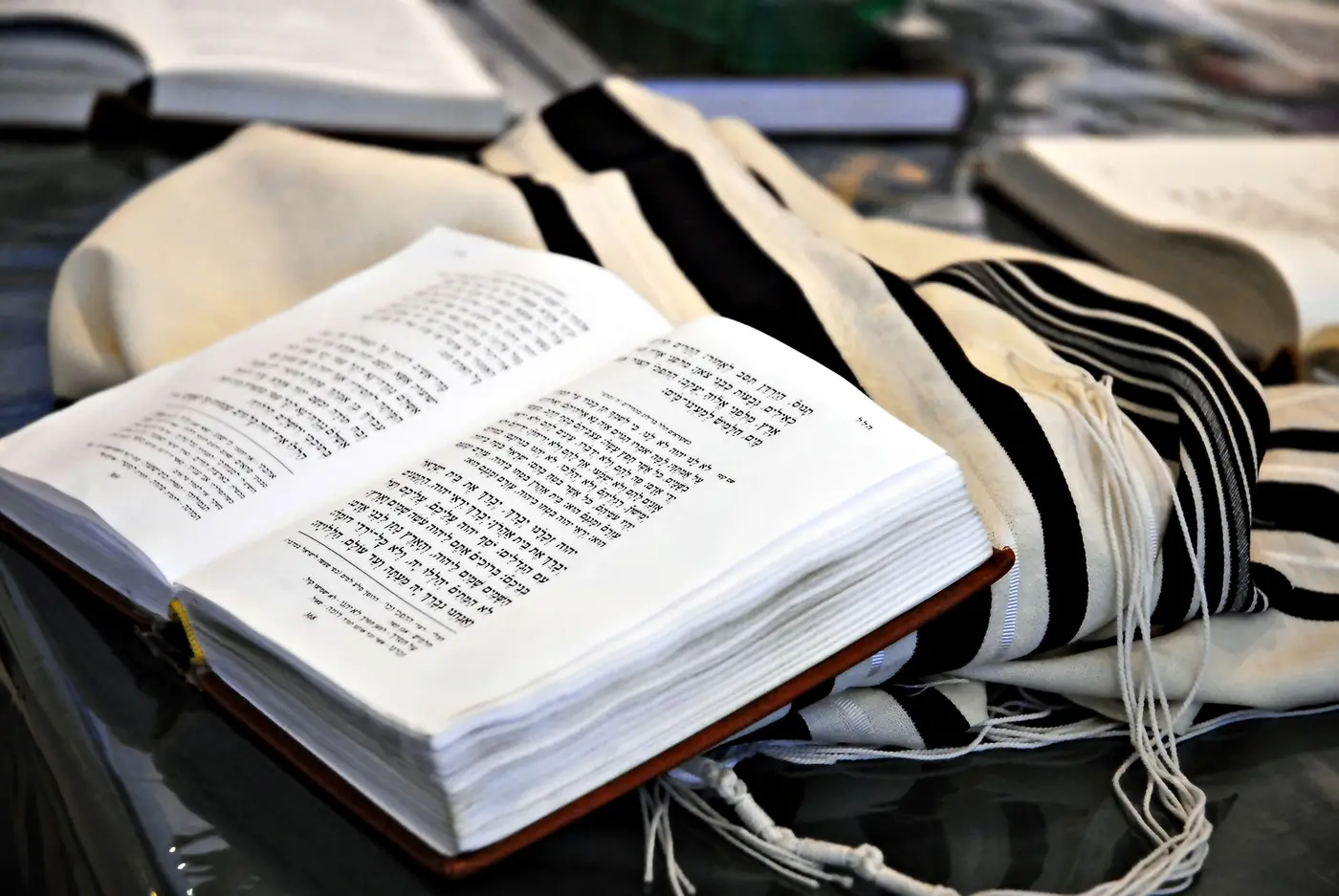 SYNAGOGUE & SERVICES