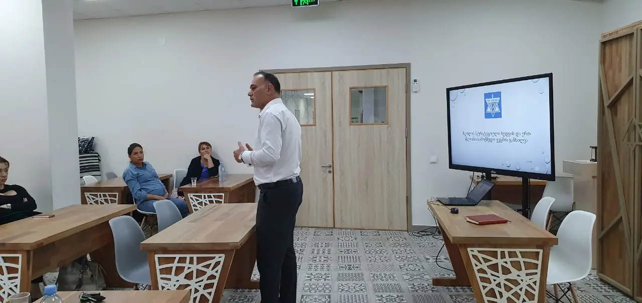 სკოლის ადმინისტრაცია მადლობას უხდის მშობლებს აქტიური კომუნიკაციისა და ეფექტური უკუკავშირისთვის.