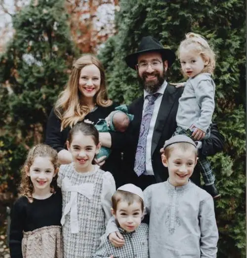 Rabbi Yale and Rickelle New, together with their six children, have been our spiritual leaders since our