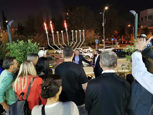 גם כאן, בשכונת הכרמים אנו לרשותך – לכל אחד ואחת ומכל הלב, כל הזמן ובכל עניין יהודי.
