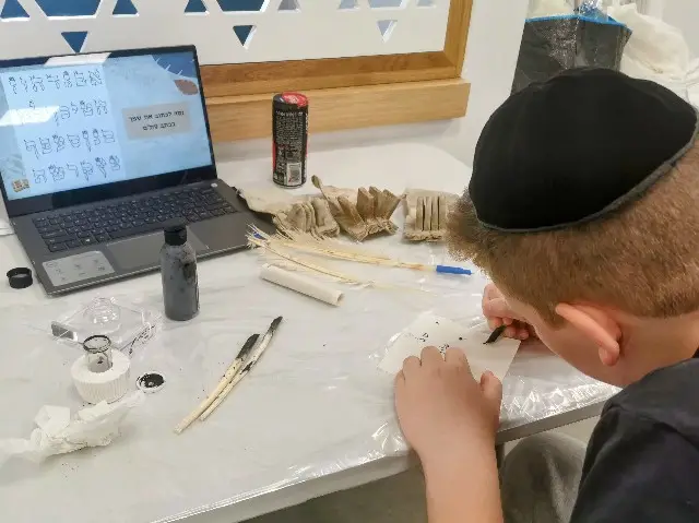 גם כאן, בשכונת הכרמים אנו לרשותך – לכל אחד ואחת ומכל הלב, כל הזמן ובכל עניין יהודי.