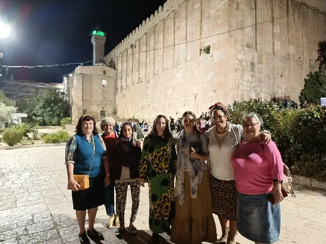 גם כאן, בשכונת הכרמים אנו לרשותך – לכל אחד ואחת ומכל הלב, כל הזמן ובכל עניין יהודי.