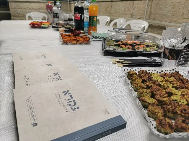 גם כאן, בשכונת הכרמים אנו לרשותך – לכל אחד ואחת ומכל הלב, כל הזמן ובכל עניין יהודי.