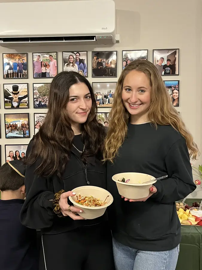 Café Chabad Enjoy pop-up experiences like Israeli food nights, Hamantash Bakes, Plants & Poke, and much more.