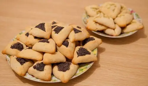 Please see this link for a Halacha Guide relevant to Parshas Zachor, Taanis Esther and Purim: https://bit.ly/PurimLC