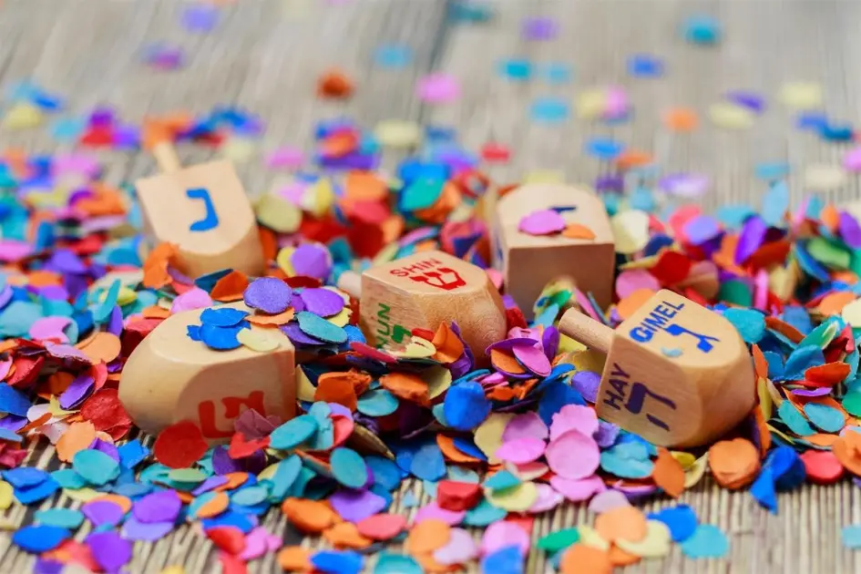 HOW MANY DREIDELS?