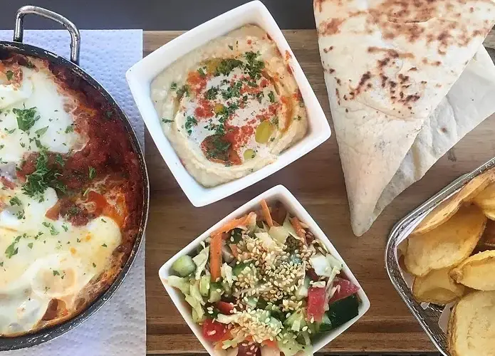 מסעדה מסעדה בשרית פרווה בשרי בית חב"ד מזמין אתכם למסעדת "סבבה", מסעדה בשרית באווירה חמה עם תפריט מגוון. חיוג ניווט שירותי המקום ישיבה במקום