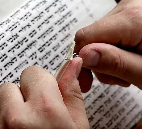 תפילין ומזוזות: Meet the Rabbi