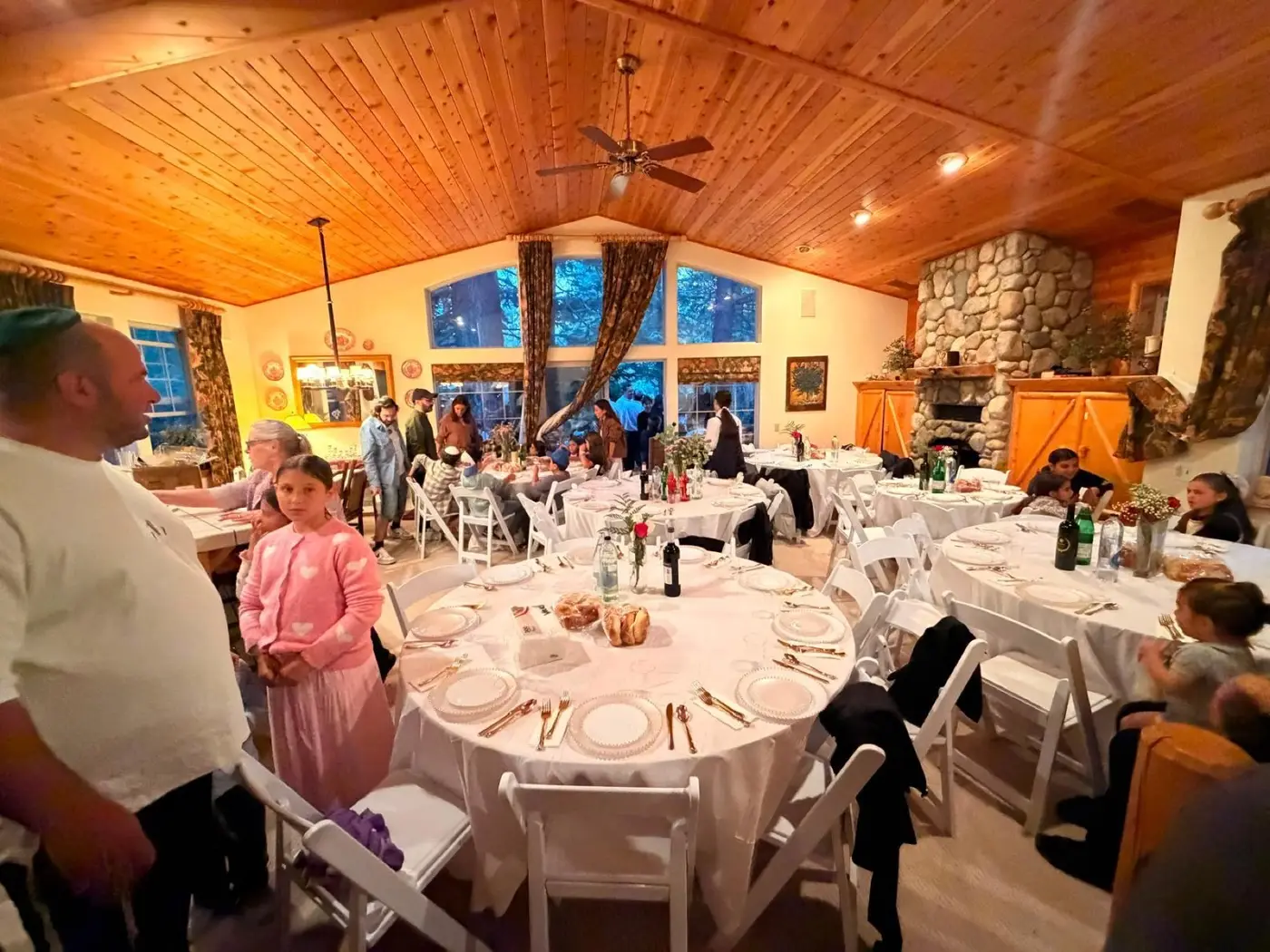 A full Shabbat dinner at Chabad of Mammoth Lakes
