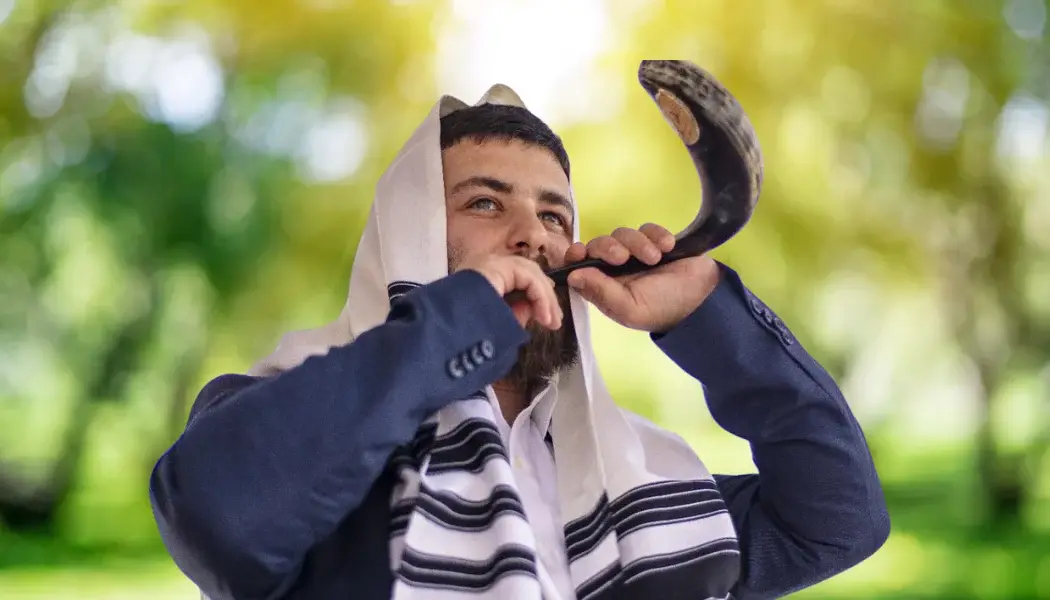 Shofar in the Park A Community Rosh Hashanah Shofar Service • Free & Open to All Hear The Shofar