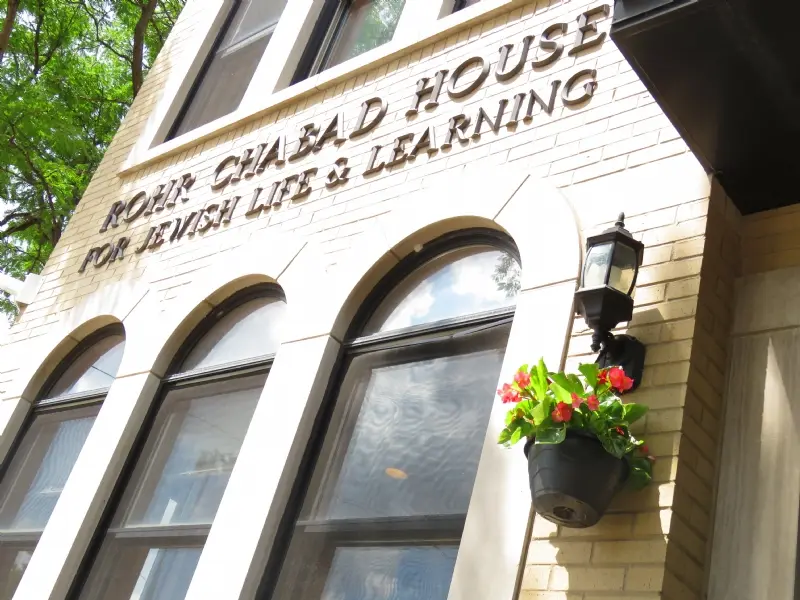 to provide Jewish opportunities to Jewish students at UIC and Rush and to serve the community in the vicinity.