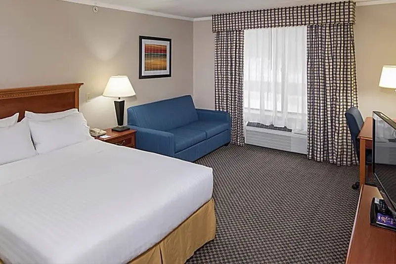 Holiday Inn Express & Suites
