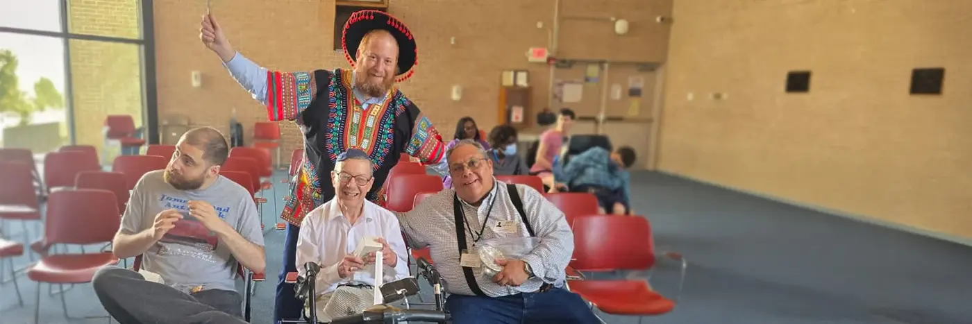 Golden Circle | https://friendshipwellnesscom.clhosting.org/media/images/1363/rQEX13636666.png | heart Volunteer