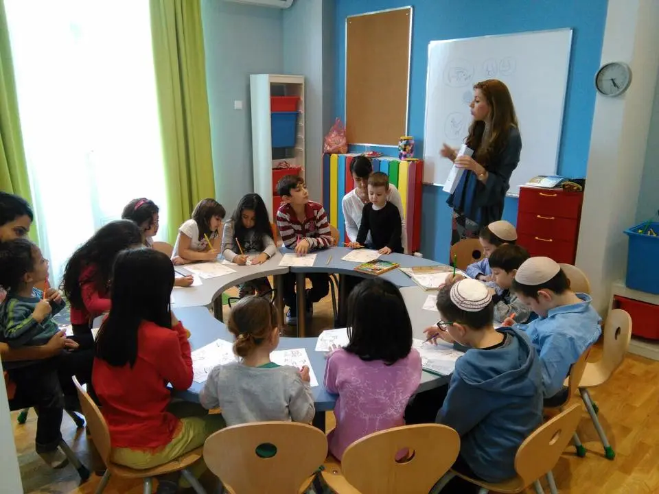 אנו מזמינים אותך לצרף את ילדיך לתוכניות החינוכיות לילדים של חב”ד סרביה. נא מלא את הטופס למידע נוסף .