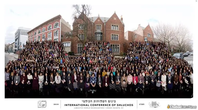 Thousands of female Chabad-Lubavitch emissaries gather for their annual photo.
