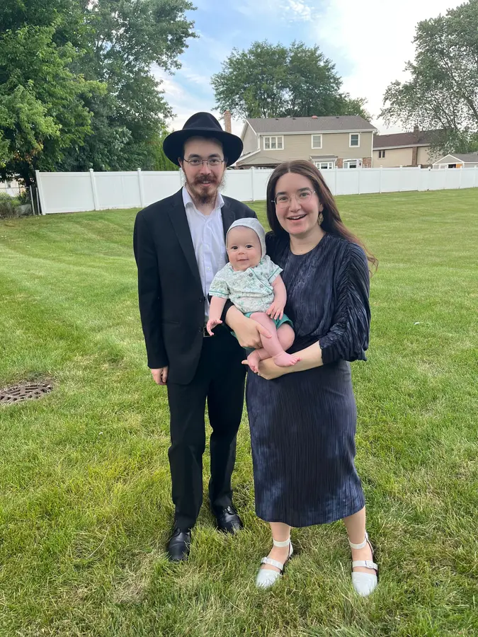 Rabbi Mendel and Miriam, together with their son Levi, moved to Schaumburg and founded Chabad of Schaumburg in 2025.