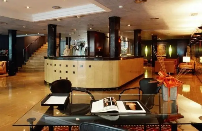 מלון Derby Hotel 4 מרחק מבית חב"ד: 7 דקות הליכה