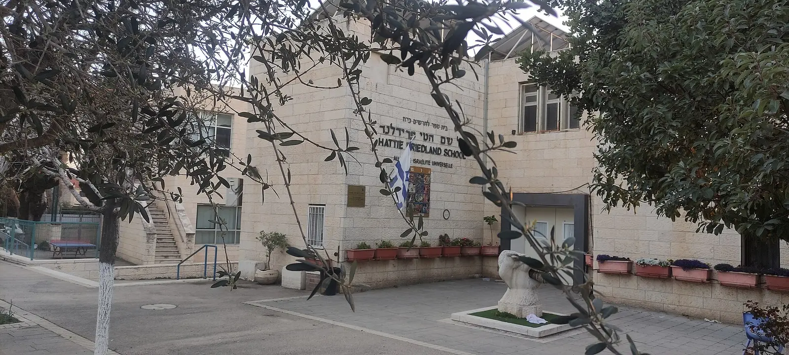 Chabad Ohel Avshalom Synagogue in Kiryat Yovel