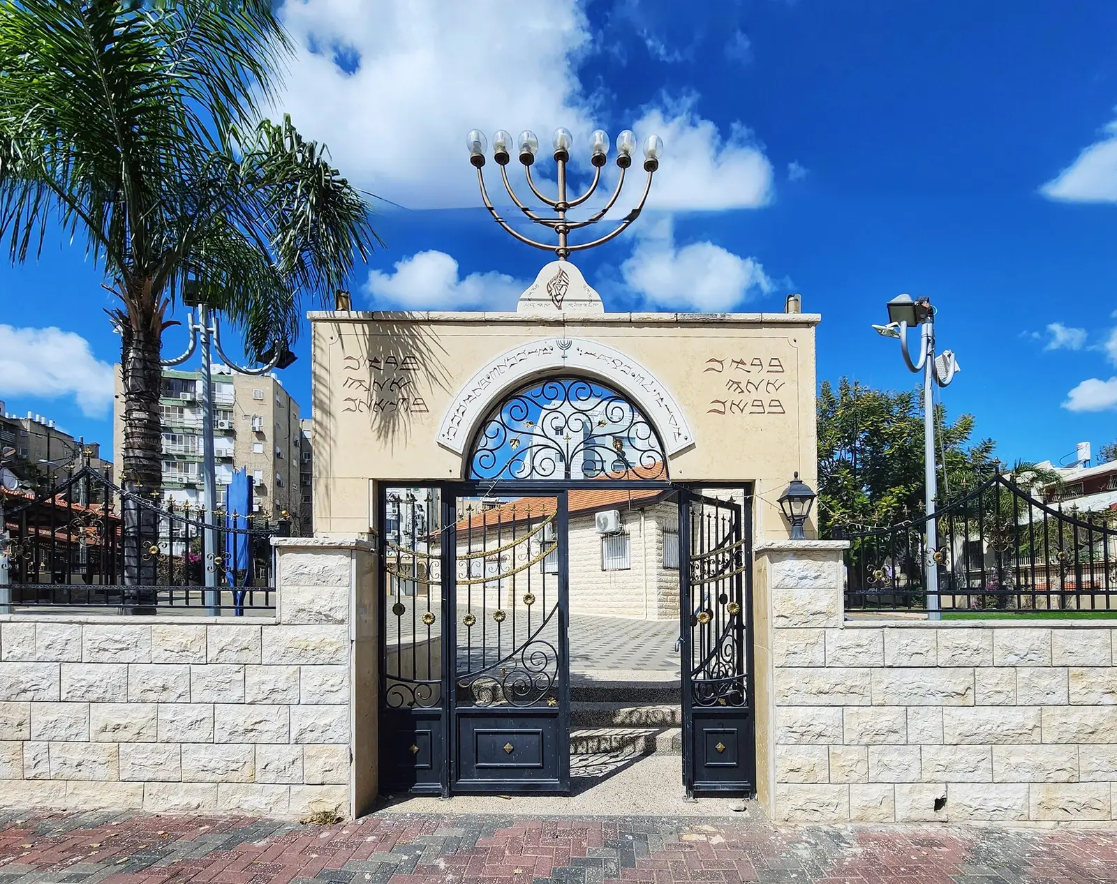 Sefardi Shul Oholei Menachem